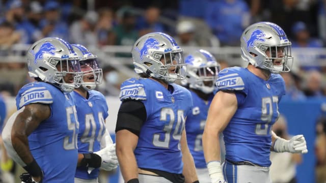 Detroit Lions linebackers Alex Anzalone, Derrick Barnes
